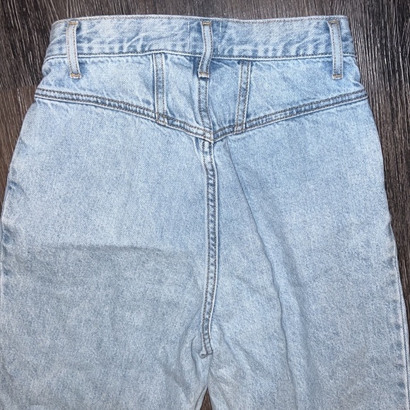 BDG urban outfitters Light Wash Jeans Boyfriend Jeans denim mom jeans - Picture 5 of 7